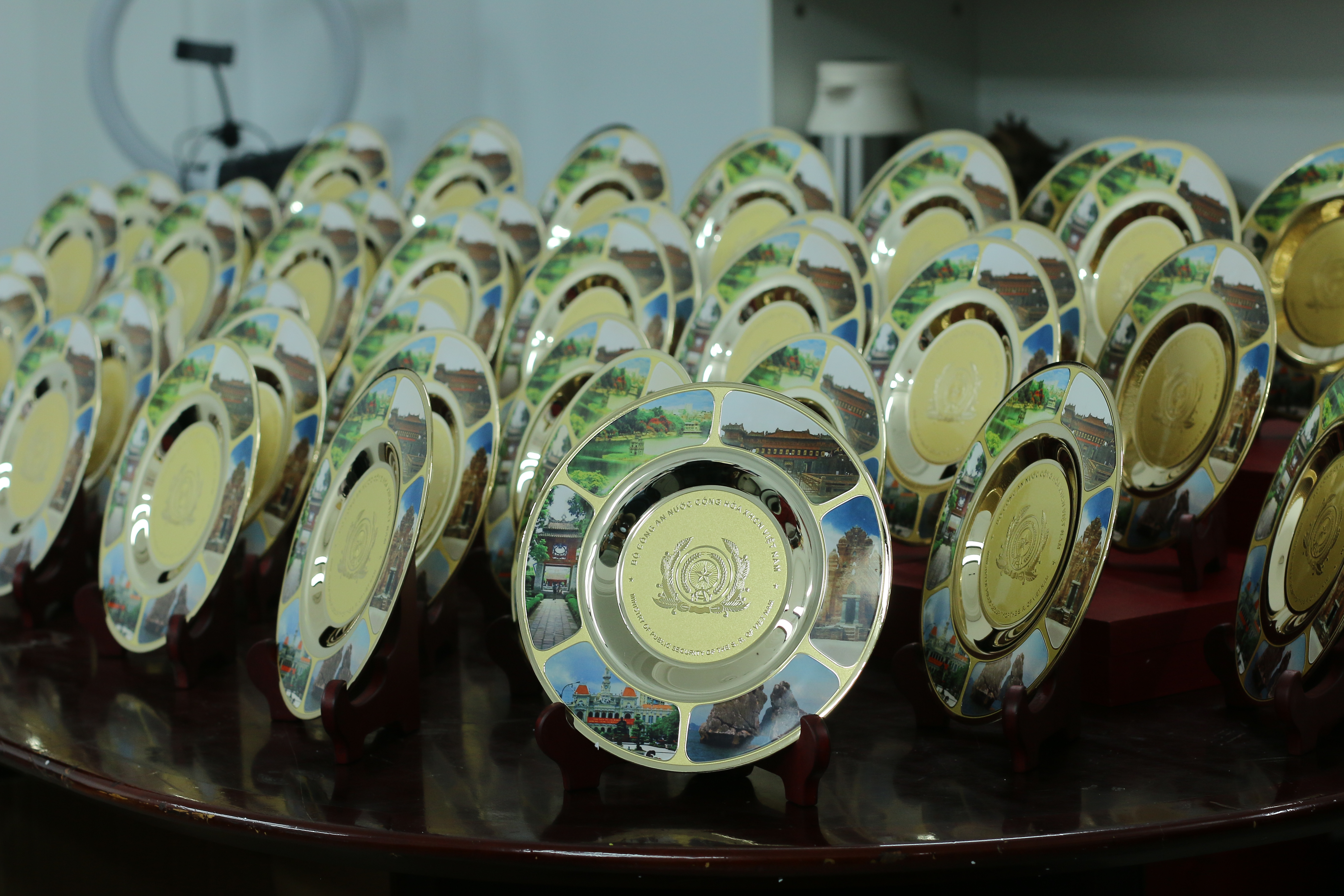 Lô mặt đĩa 6 danh lam Bộ Công An D20 bằng đồng thiết kế theo yêu cầu